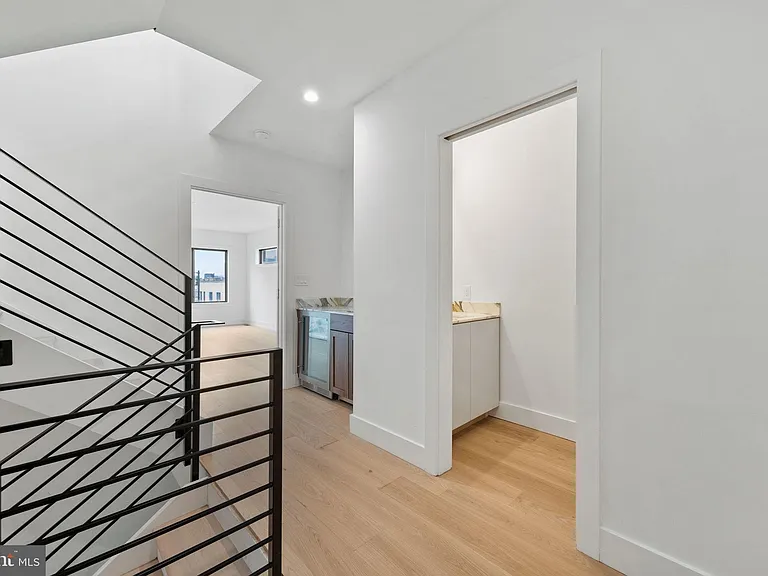 706 Latona St #J — Photo 16