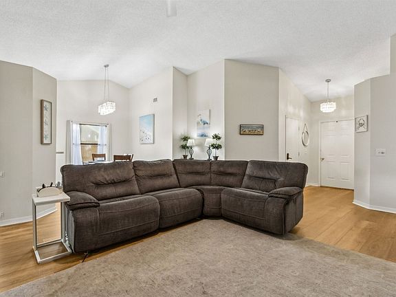 5th image of 1604 Canterbury Ln