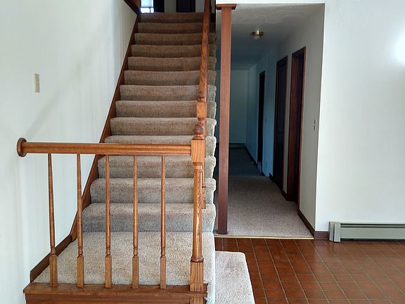 Stairs going up to 4 bdrs
