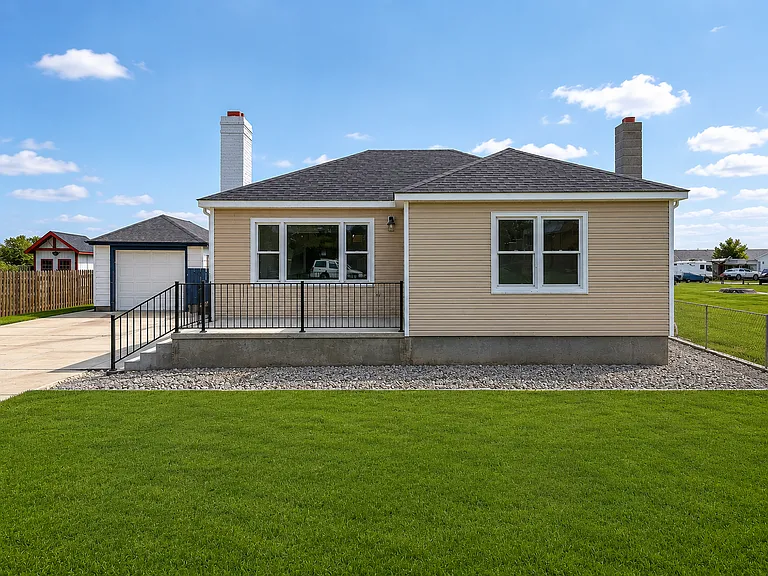 367 McCormack St — Photo 1