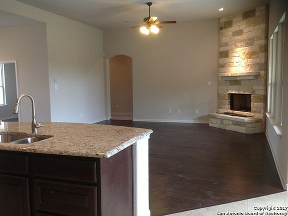 5th image of 529 Cambridge Dr
