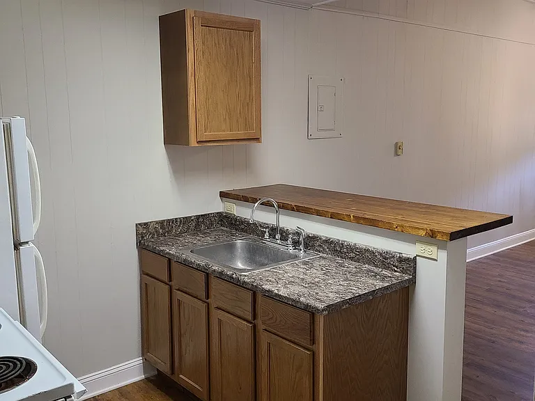 322 1/2 S Main St #4 — Photo 8