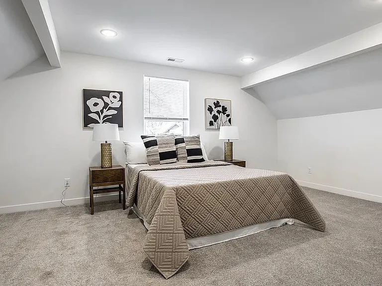 849 N Oakland Ave — Photo 27