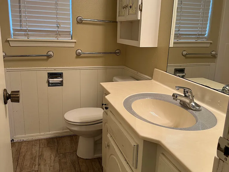 300 Brentwood Dr — Photo 4