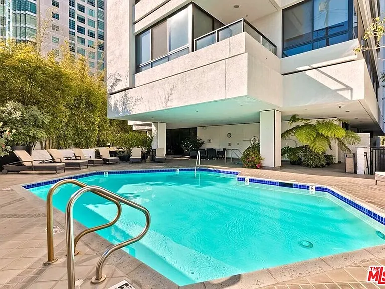 10350 Wilshire Blvd #404 — Photo 18
