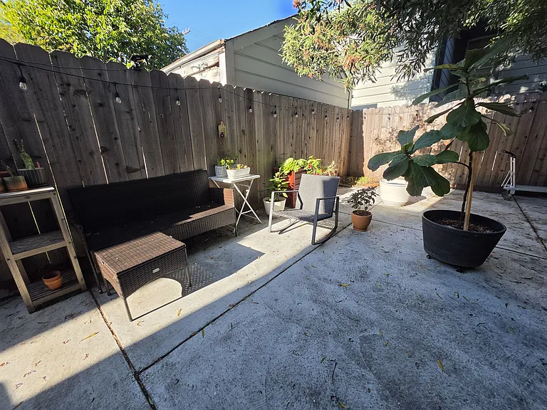 1822 Bay St #D — Photo 15