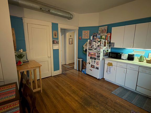 5th image of 2572 N Lincoln Ave #201