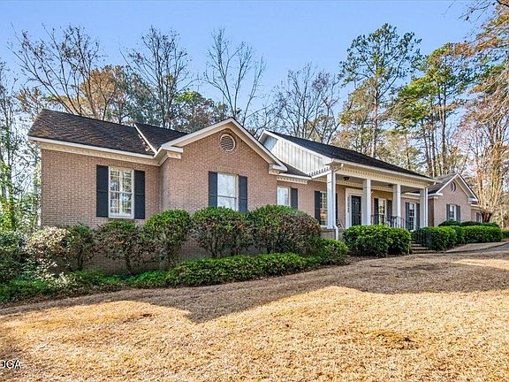 3rd image of 2824 N Hillandale Cir