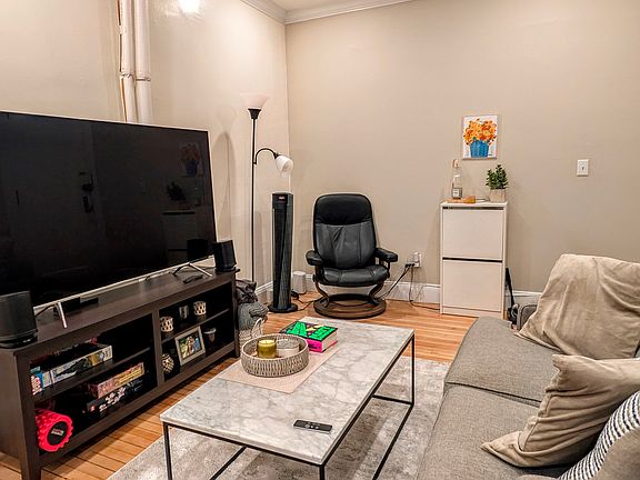 2nd image of 176 Winthrop Rd APT 3