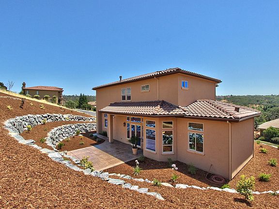 3rd image of 2592 Clubhouse Dr W