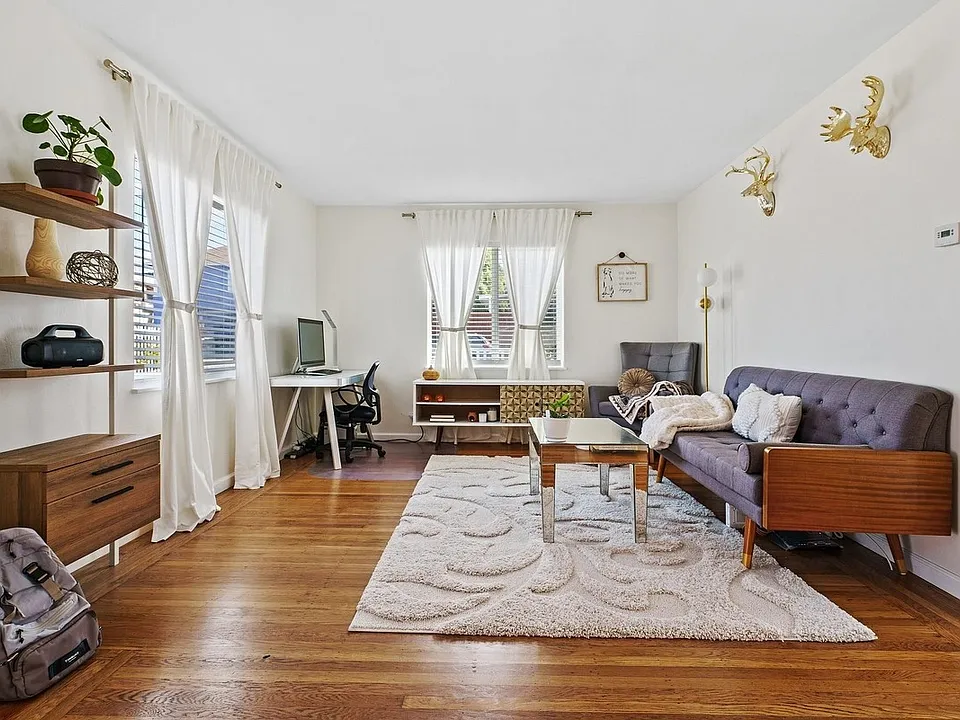 3403 Dakota St