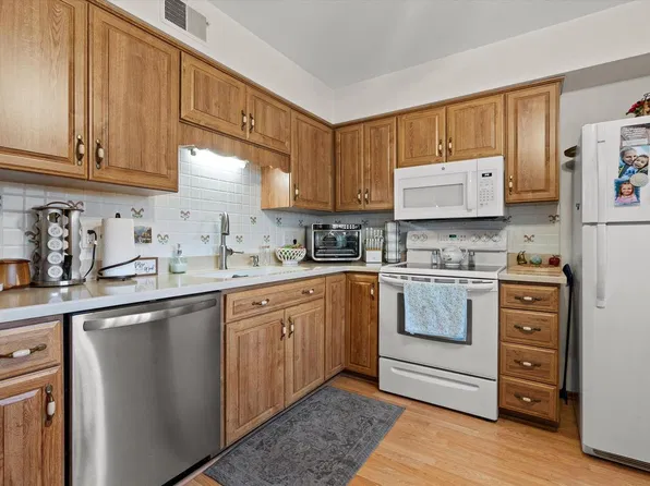 5166 S King Arthurs COURT, Greenfield, WI 53221