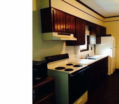 5th image of 914 Charles St