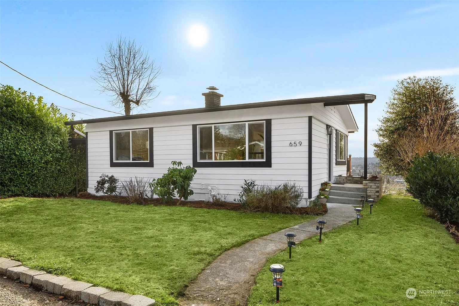 659 Camas Avenue NE photo 1
