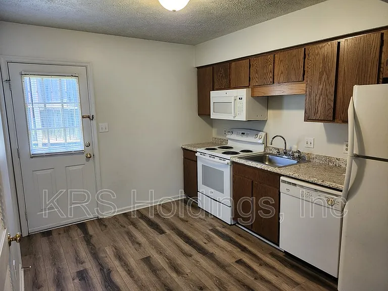 211 S Waverley St #A2 — Photo 5