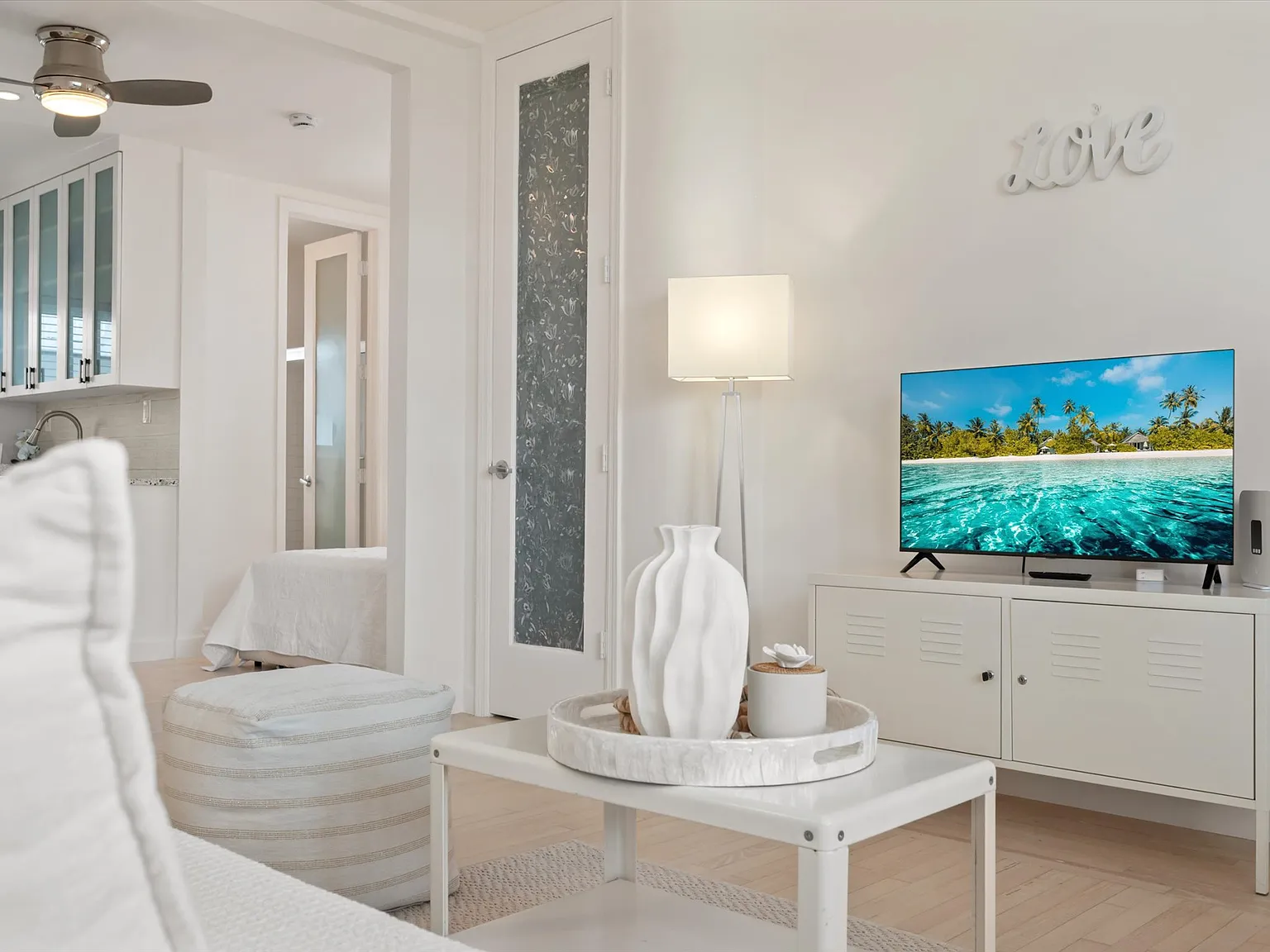 2 bed, 900 sqft, $4,500 — Photo 3