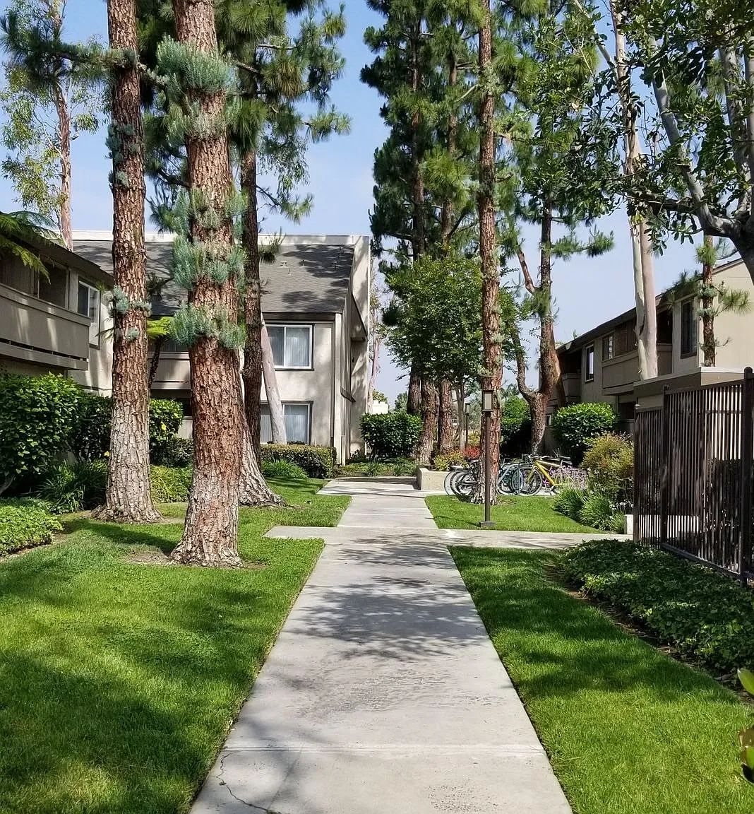 14101 Browning — Photo 2