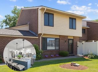 109 Greenbrook Dr UNIT 109, Stoughton, MA 02072