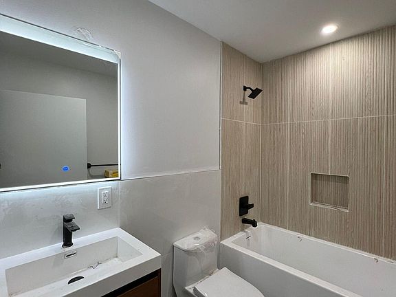 2nd image of 25 W Hamilton Ave APT B
