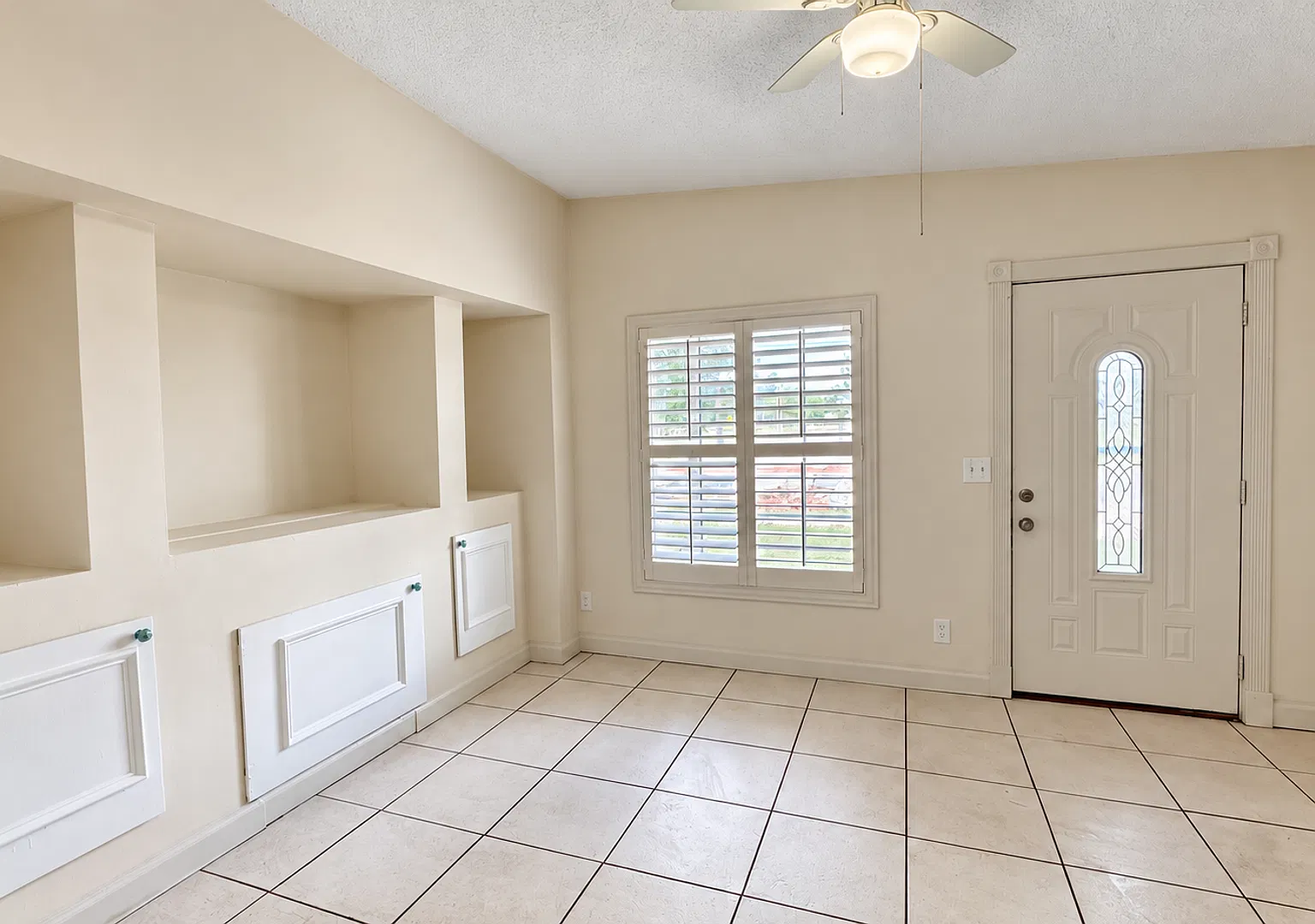 Charming 3-Bedroom Northside Home With Fenced Backyard & Built-In Storage — Photo 3