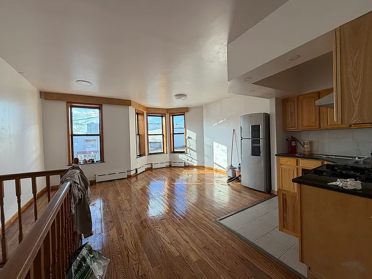 2857 W 20th St #2 — Photo 6