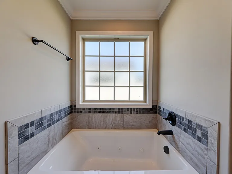 1008 Meadowview Ln — Photo 38