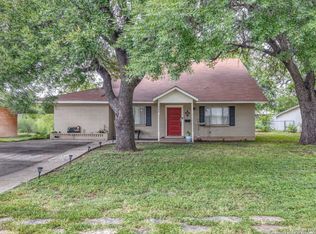 758 N High, Uvalde, TX 78801
