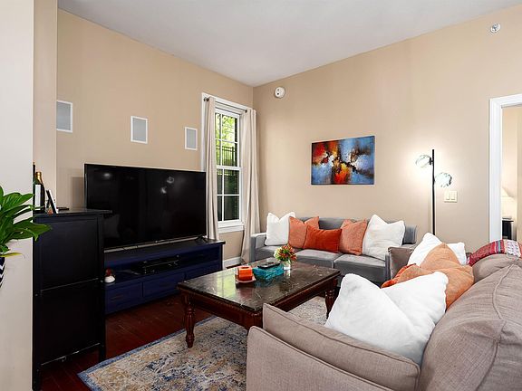 5th image of 1040 Broadway Park