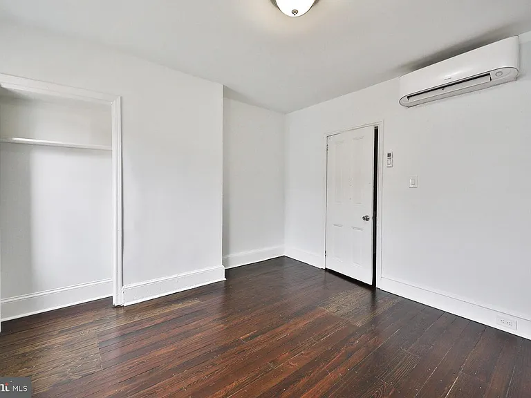 1308 E Oxford St — Photo 16