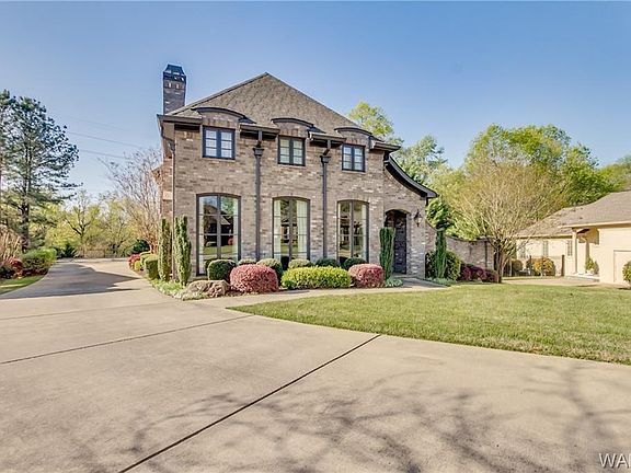 3rd image of 1601 Williamsburg Ln