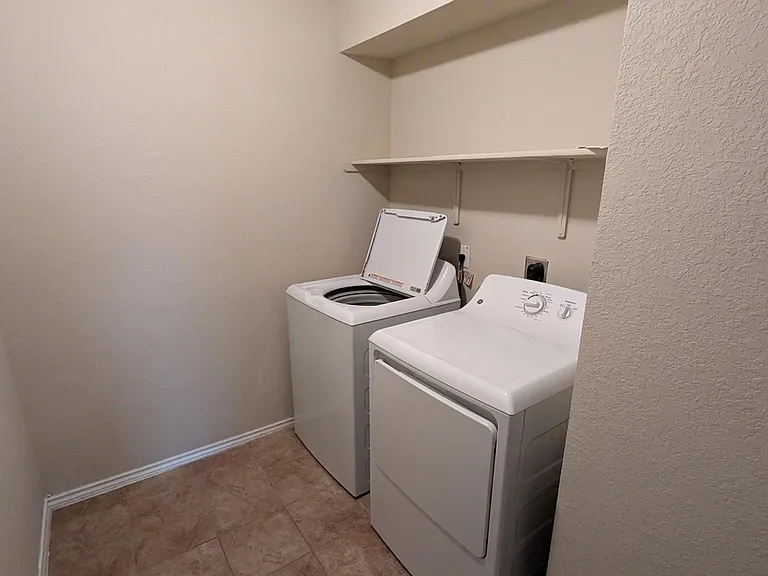 6627 Ambrose Cir — Photo 32