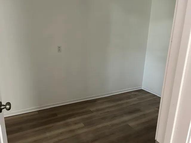 468 W 28th Pl — Photo 3