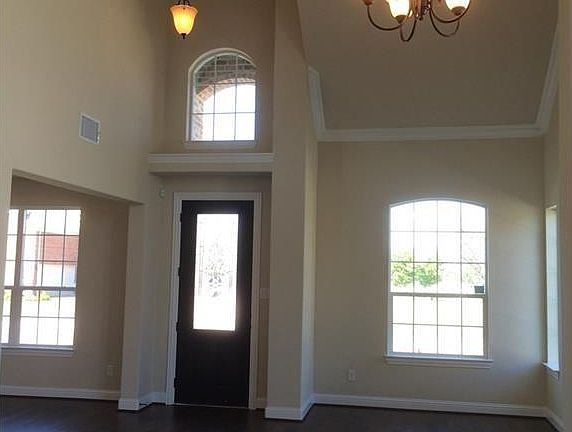 3rd image of 812 Windy Hill Dr