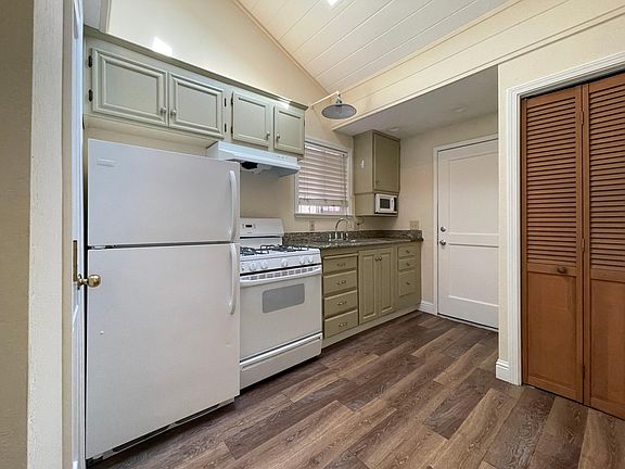 2nd image of 659 E Lewelling Blvd #B