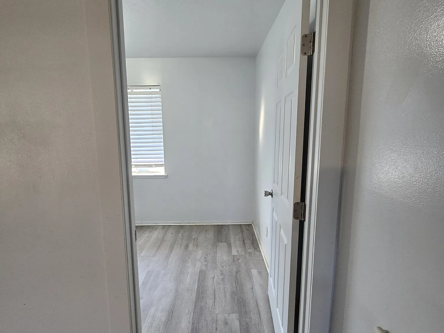 ID - 1070 McKinley Ave - LB - . — Photo 2
