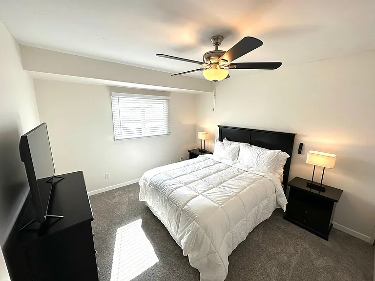 2822 E Clarendon Ave — Photo 13