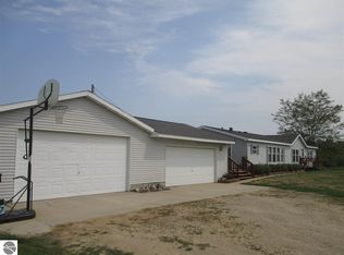 5566 W Brooks Rd, Shepherd, MI 48883