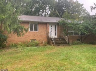 136 Demott Ln, Somerset, NJ 08873
