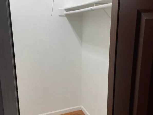 650 Perrie Dr, Elk Grove Village, IL