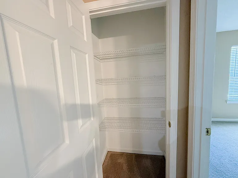 132 Greenvale Dr — Photo 12