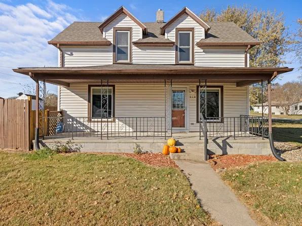 210 1st Ave, Underwood, IA 51576