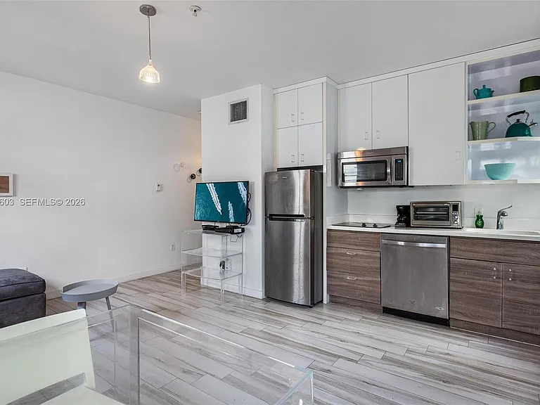 1560 Meridian Ave #205 — Photo 6