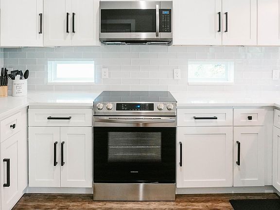 3rd image of 4911 Alton Ave Suite 102