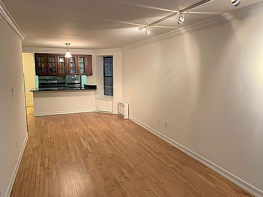 3rd image of 212 W 104th St APT G2