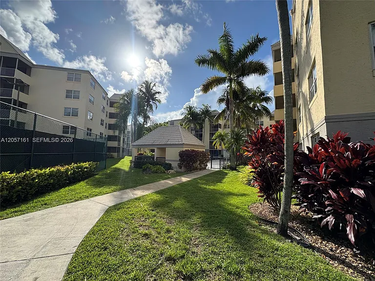 8205 Lake Dr #401 — Photo 15