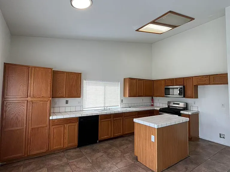 1022 Bess Pl — Photo 9