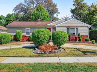 2527 Park Pl, Bellmore, NY 11710