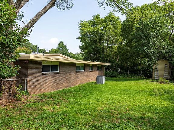 3rd image of 712 S Wildwood Dr