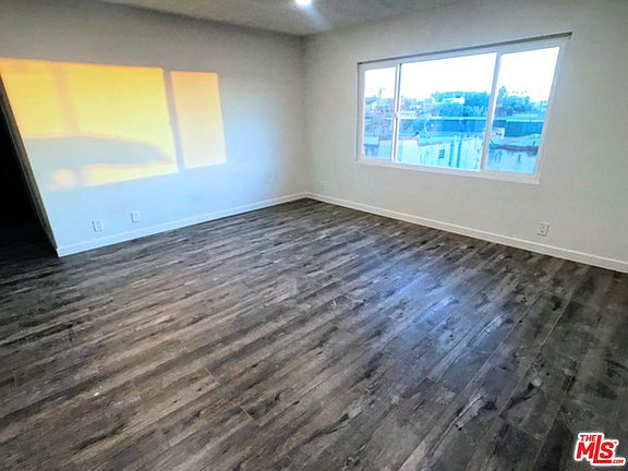 5th image of 130 N Lake St APT 1