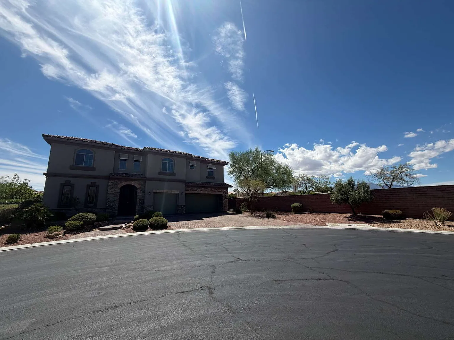 5 bed, 4.0 bath, 4632 sqft, $5,198 — Photo 2